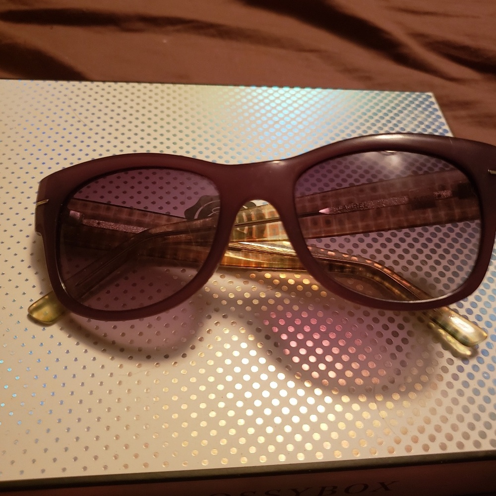 GAP wayfarer style sunglasses+Price Firm